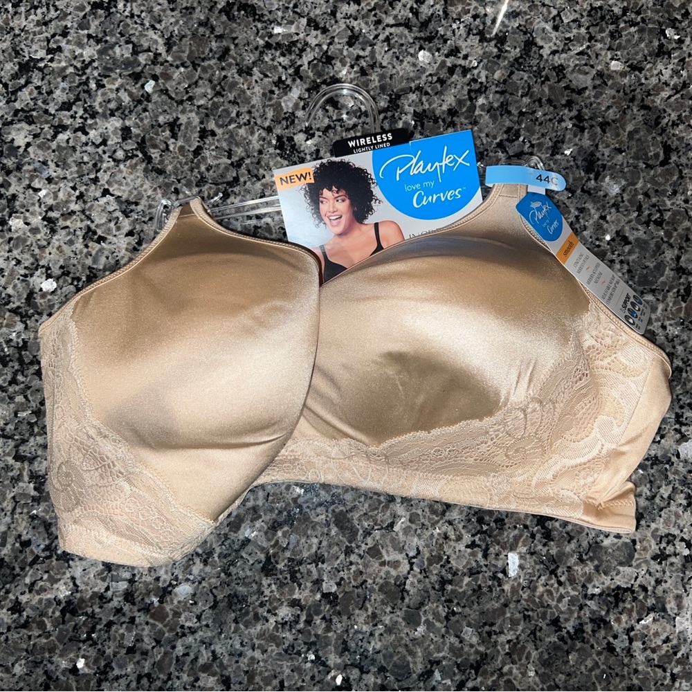 Playtex Love My Curves Wirless Lightly Lined Balconette Bra 44C.